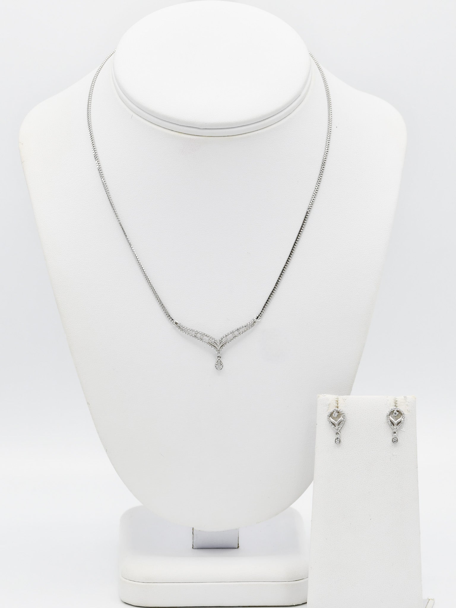 18ct White Gold CZ Necklace set