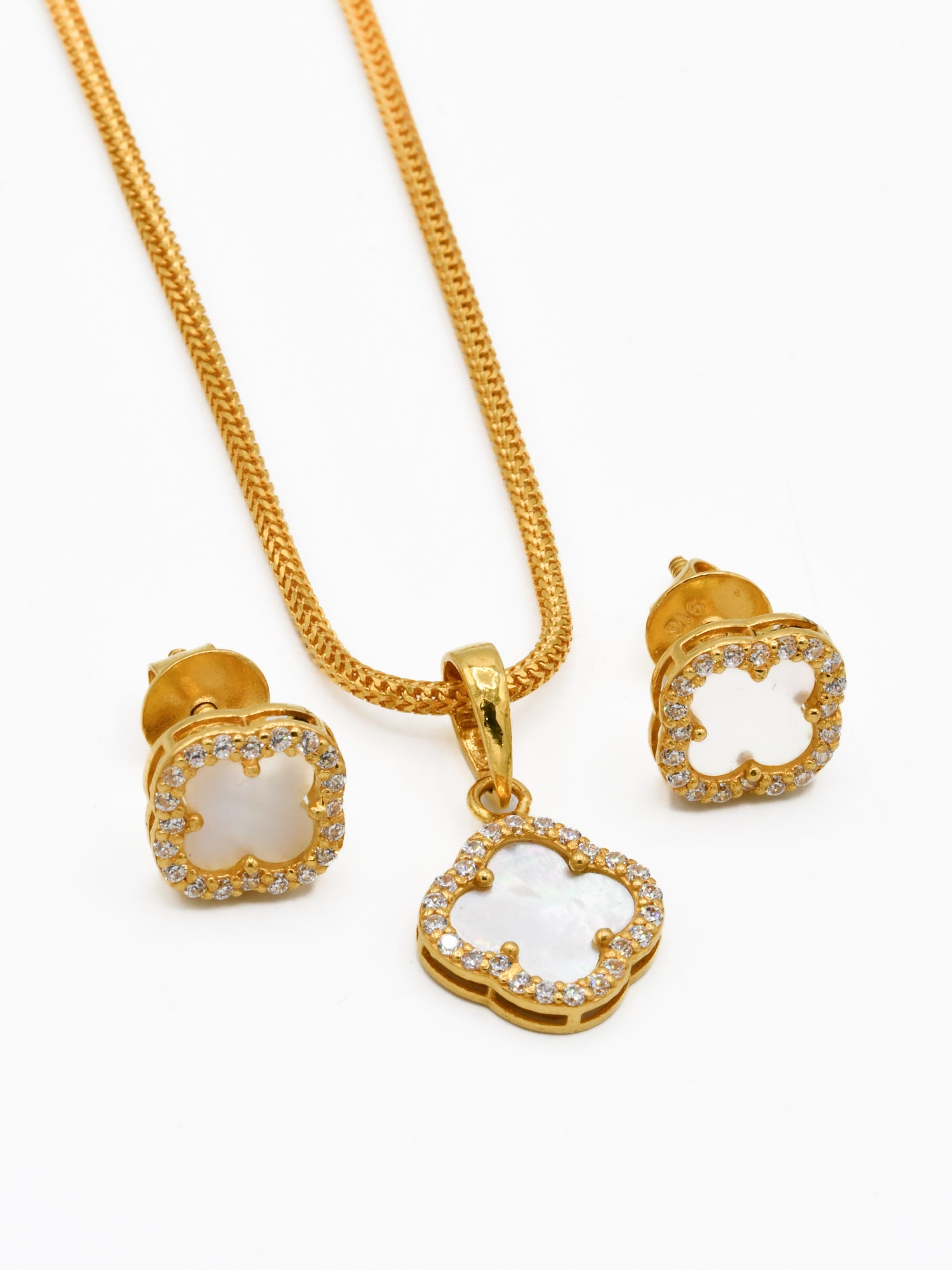 22ct Gold CZ White Flower Pendant Set